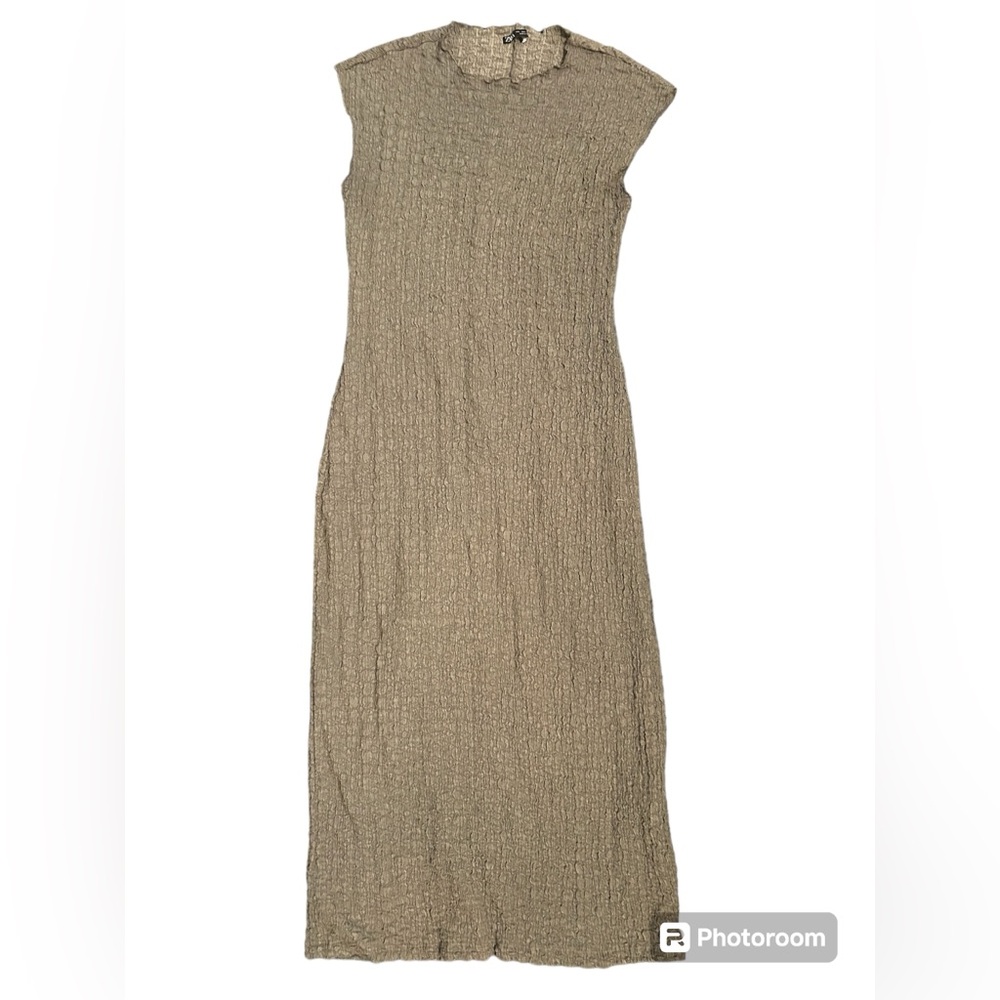 Women’s Cute and chic Dress by Zara in a size Large. Stretch dress made by Zara